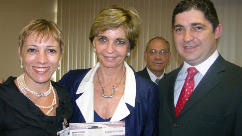 1270644830internet-governadora-codigo-conduta.jpg