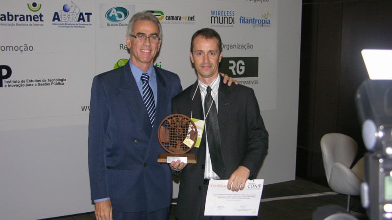 O funcionário Alexandre P. do Amaral recebeu o Troféu pela PROCERGS