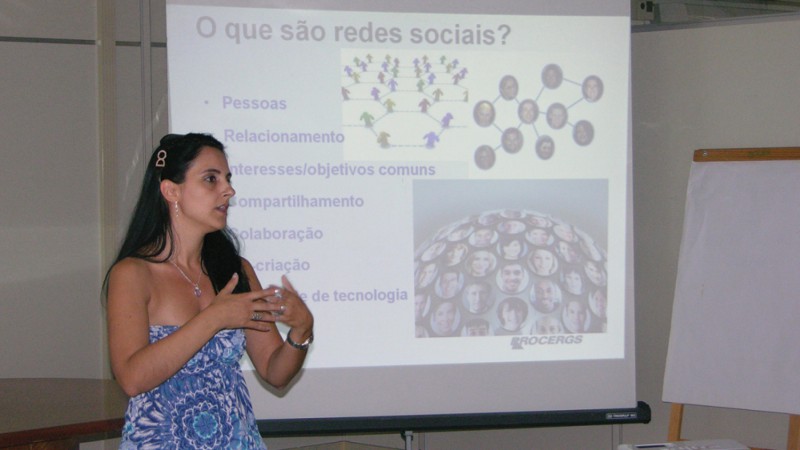 1276009726internet-redes-sociais-debate.jpg