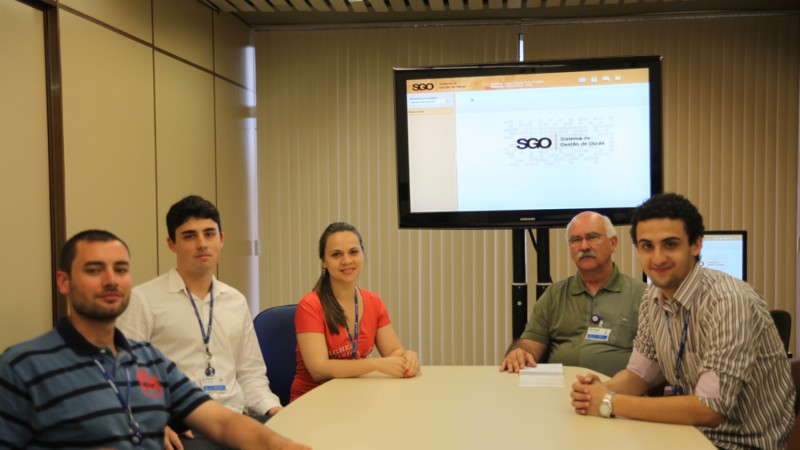 Da esquerda para a direita a equipe de desenvolvimento do módulo SGO: Moacir Júnior, Rafael Pestano, Christiane David, Jorge Antônio Pradella, Frederico Cappellari.