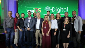 Diretoria da Procergs e parte da equipe de trabalho no lan&ccedil;amento no Pal&aacute;cio