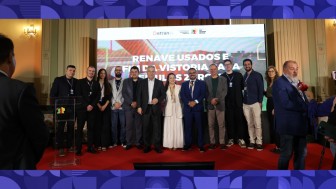 Presidente da Procergs Luiz Fernando Z&aacute;chia acompanhado pela equipe t&eacute;cnica da empresa